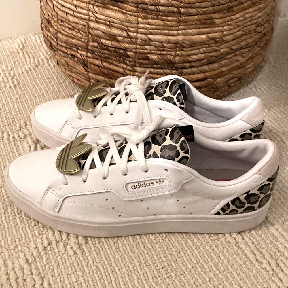 Adidas Womens Sneakers Size 8. Great Condition!